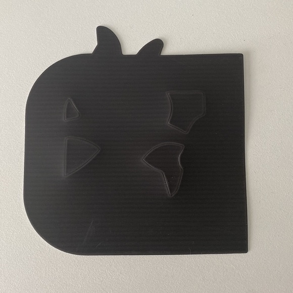 Disney World Maleficent Annual Pass holder magnet - Picture 2 of 2